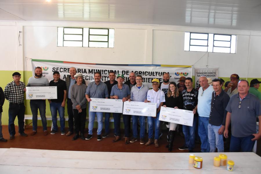 Dinheiro na comunidade - Campo Sales